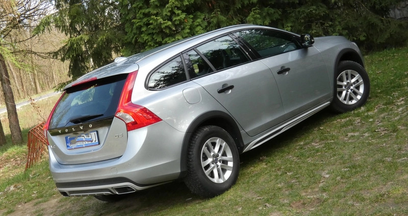Volvo V60 Cross Country cena 58400 przebieg: 228000, rok produkcji 2017 z Giżycko małe 121
